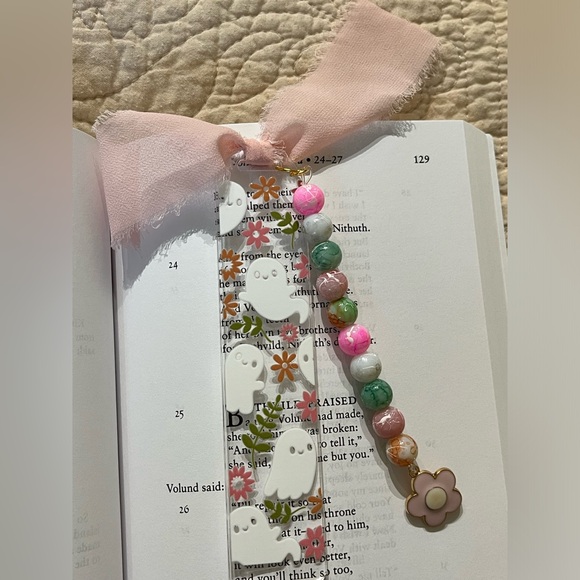 Acrylic bookmark with ghost design. - Picture 5 of 7